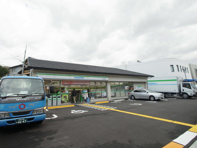 コムホ－ト27 ファミリーマート　妙心寺駅前店