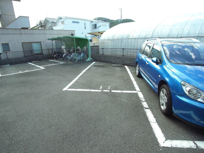 サ－ドニックス宇田 駐車場
