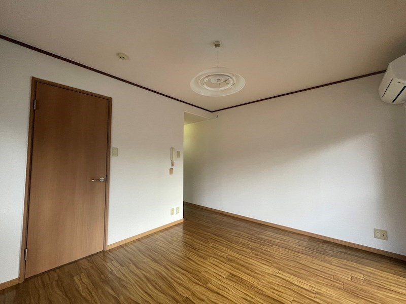 京都府京都市左京区静市市原町93-2 リビング