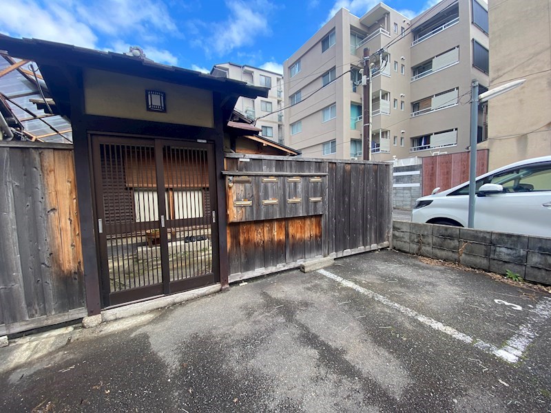 Karatohana 玄関