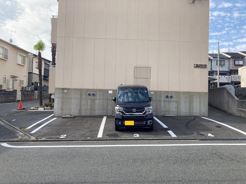 オークコート 建物東側ガレージ