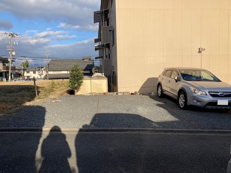 オークコート 建物西側ガレージ