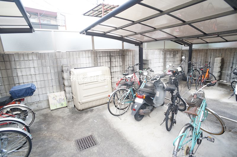 リーベン桂 駐車場