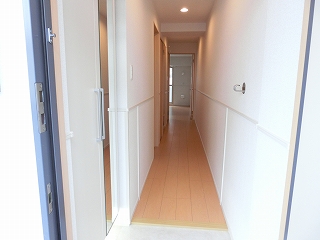 ラルジュ西金ヶ崎 玄関