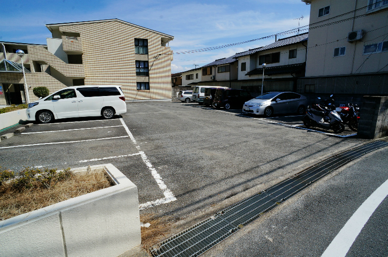 嵐山ファミリオ 駐車場