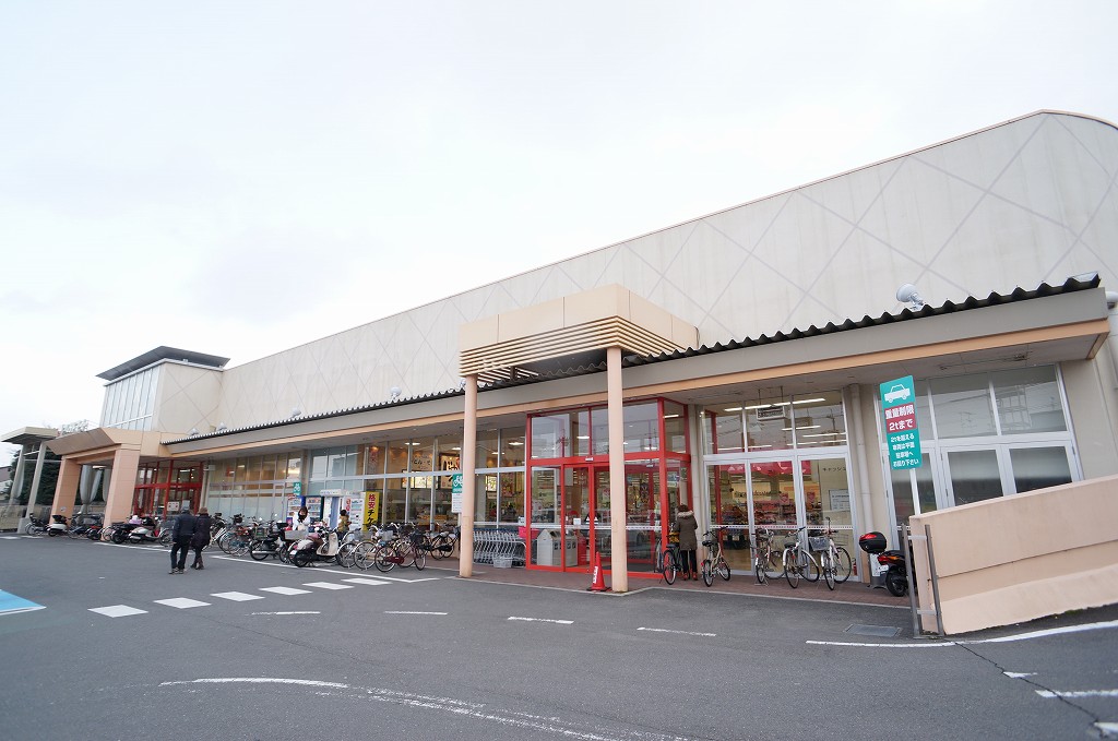 嵐山ファミリオ ﾌﾚﾝﾄﾞﾏｰﾄ梅津店