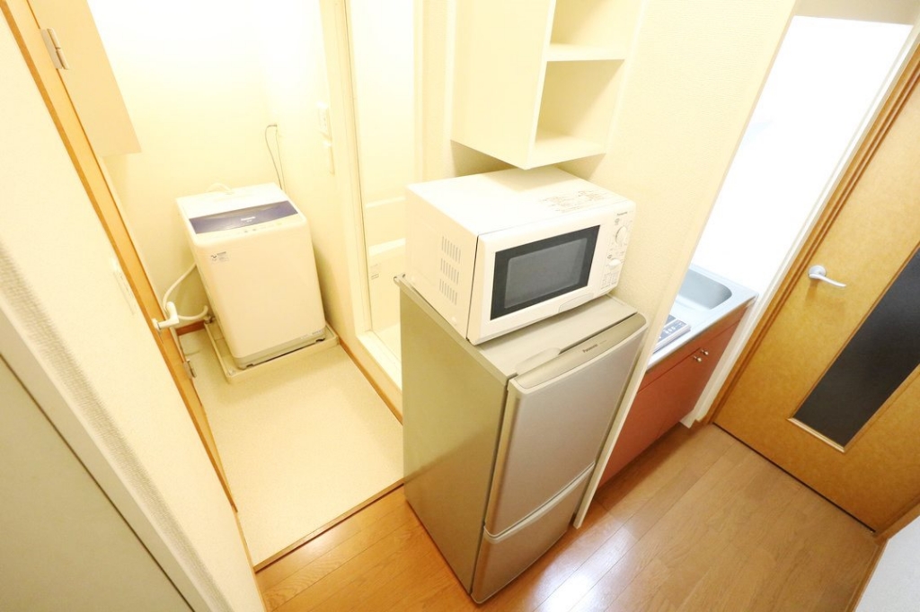 レオパレスアゼリアⅡ 大型家具家電付きにより初めての一人暮らしの方も安心！