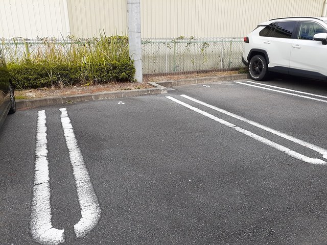 エアリーウエスト 駐車場