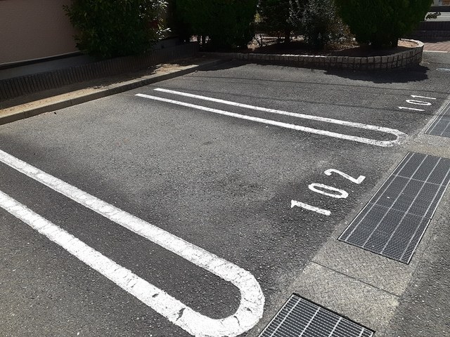 エスト京田辺Ⅱ 駐車場