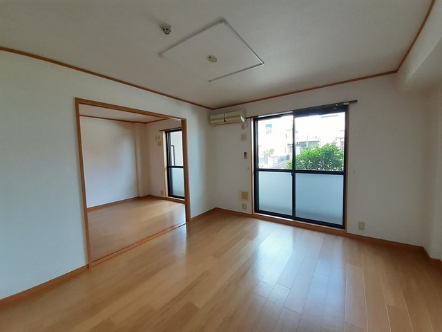 エスト京田辺Ⅱ リビング