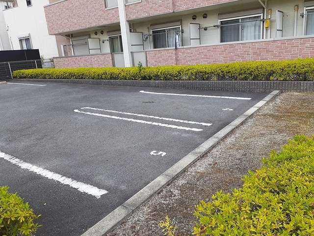 エアリーイースト 駐車場