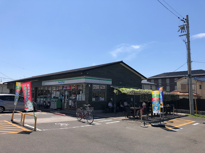 シャルム小松原 ﾌｧﾐﾘｰﾏｰﾄ 立命館大学前店