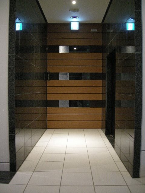 グランコスモ出町 エントランス