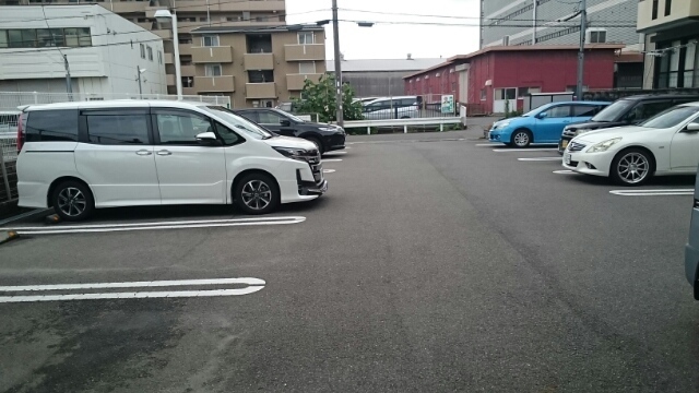 シャルマン 駐車場