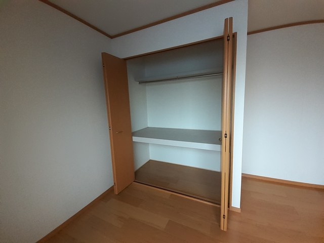 エスト京田辺Ⅱ 収納