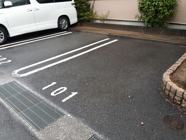 エスト京田辺Ⅱ 駐車場
