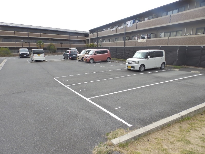 グランドール広野Ⅱ番館 駐車場