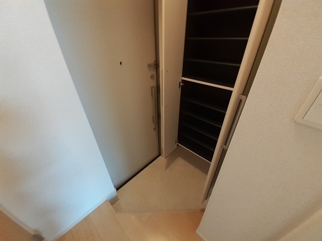 アンプルール 玄関