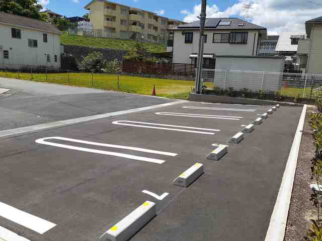 アンプルール 駐車場