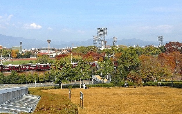 サンライト西京極 西京極総合運動公園まで690m