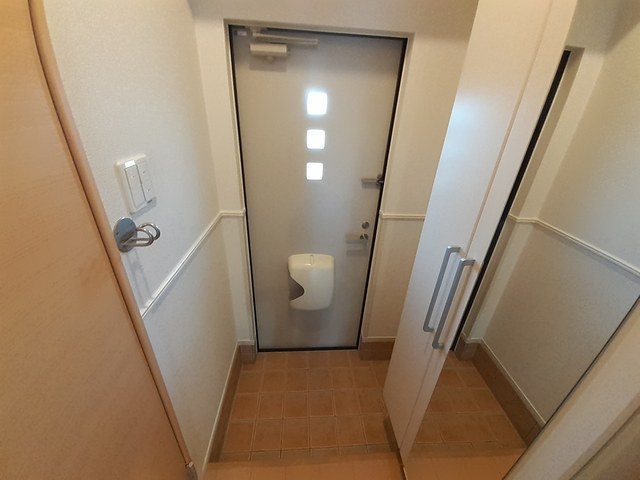 サンタ・ピーク 玄関