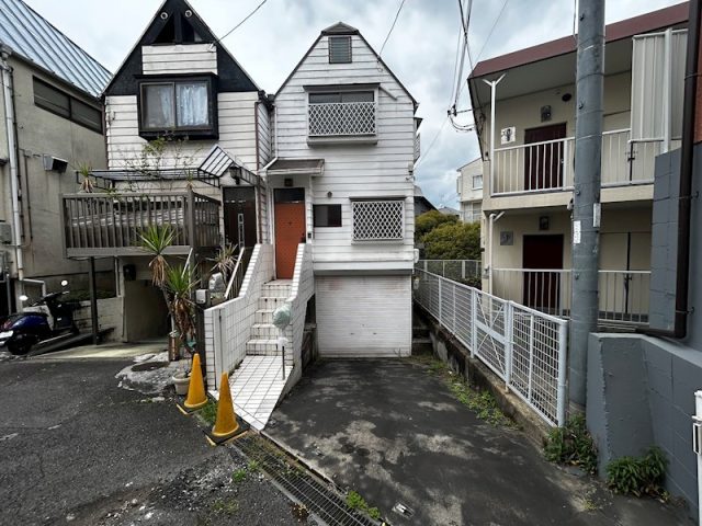 山の近くの閑静な住宅街🏠ガレージ2台、屋根裏収納あり【左京区・一乗寺・4DK】