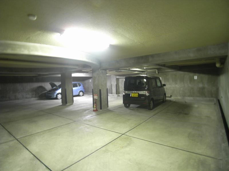 ラ・フォンテーヌ京都 地下駐車場