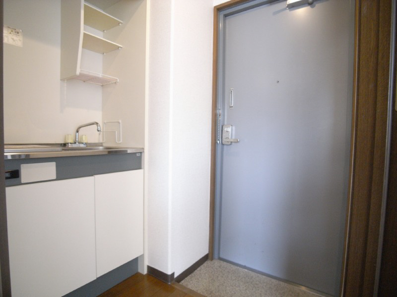 平行マンション 玄関