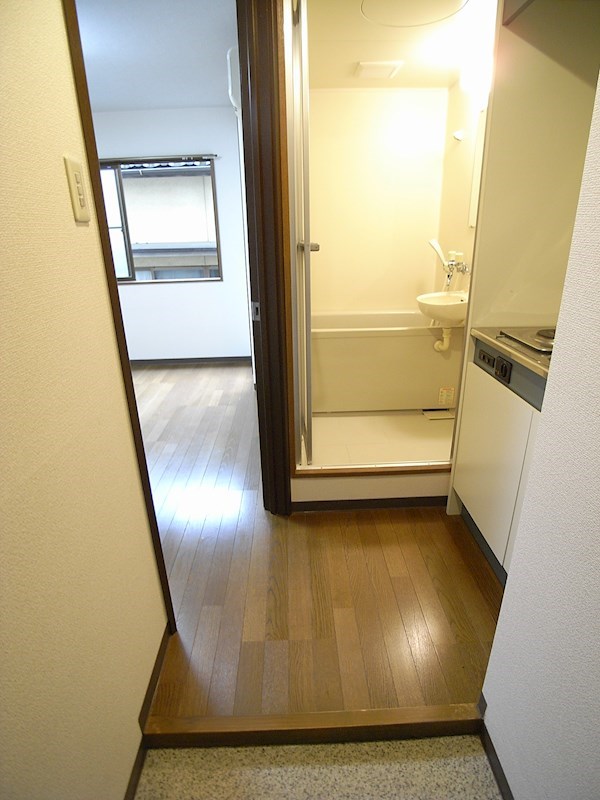 平行マンション 玄関