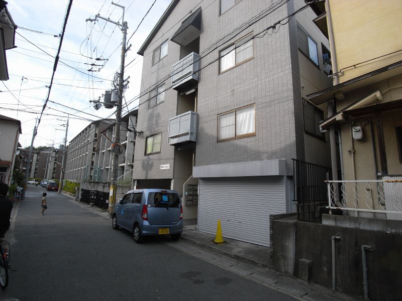 平行マンション 外観