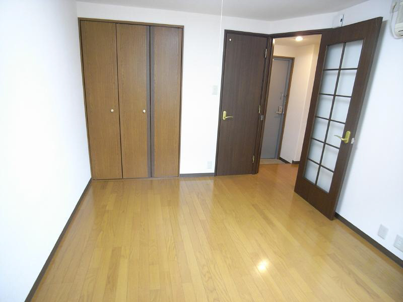 平行マンション 203号写真流用