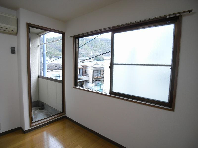 平行マンション 203号写真流用