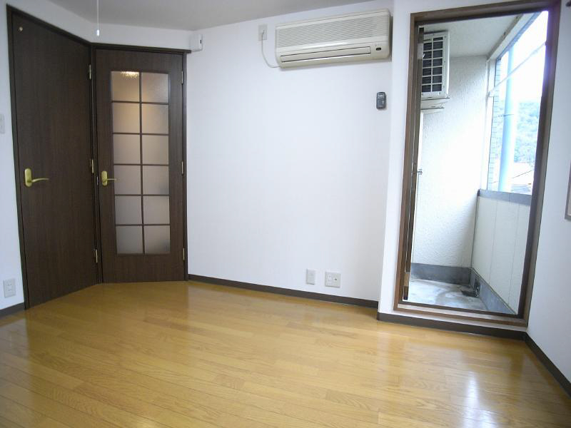 平行マンション 203号写真流用