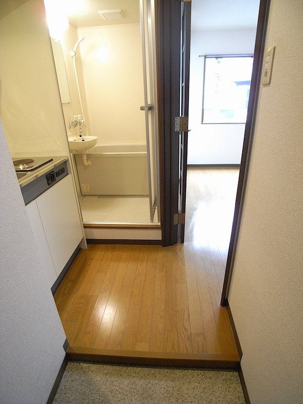 平行マンション 玄関