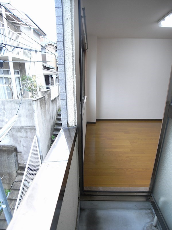 平行マンション ベランダ