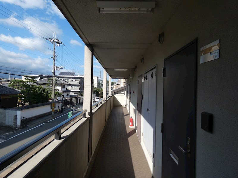 八番館 ロビー