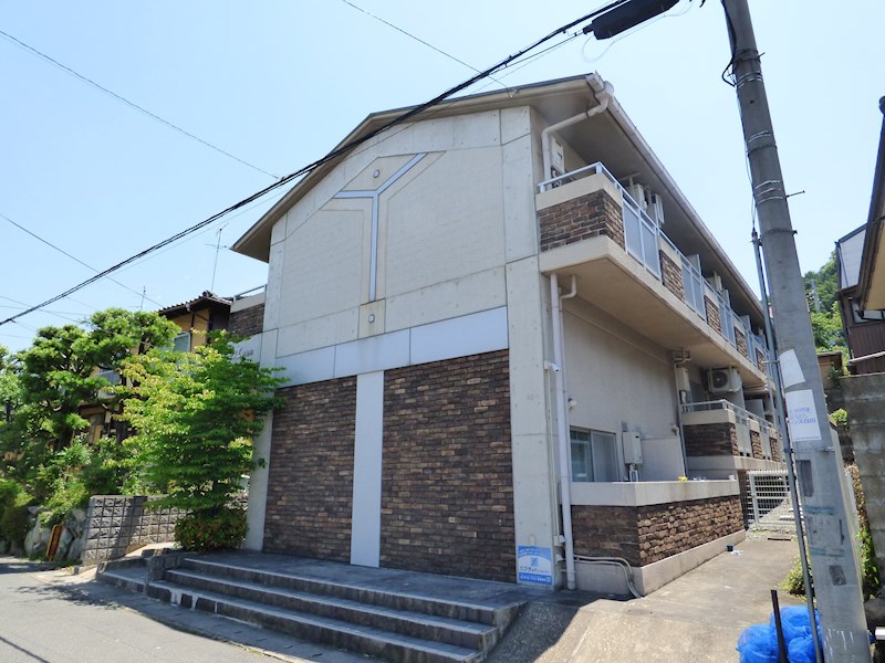 ファミリエ北白川 外観