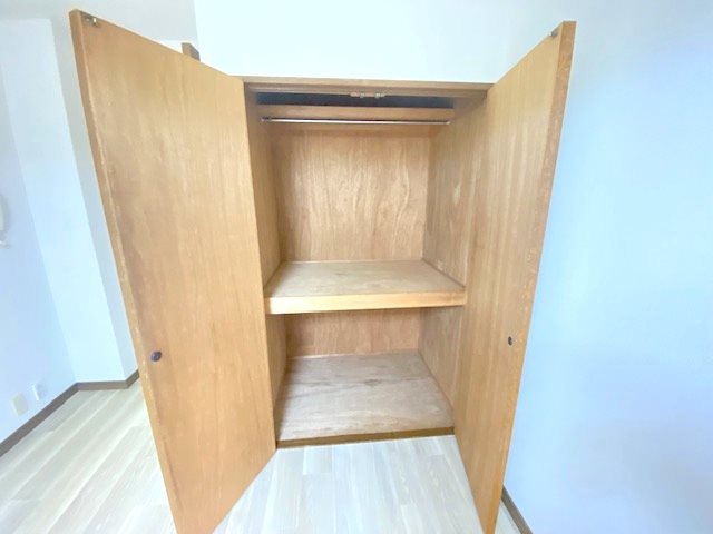 ハイツ中御門 収納