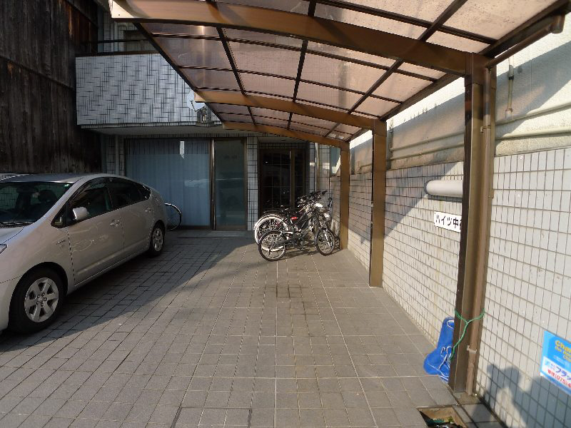 ハイツ中御門 屋根付き駐輪場