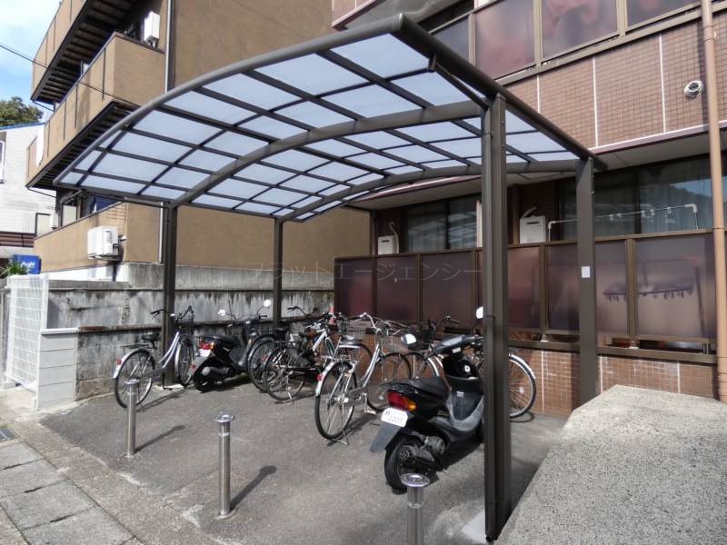 ハイツ協栄 屋根付き駐輪場