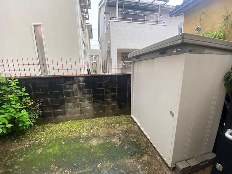村田様下鴨北野々神町貸家 物置使用可(庭手入用の道具有)