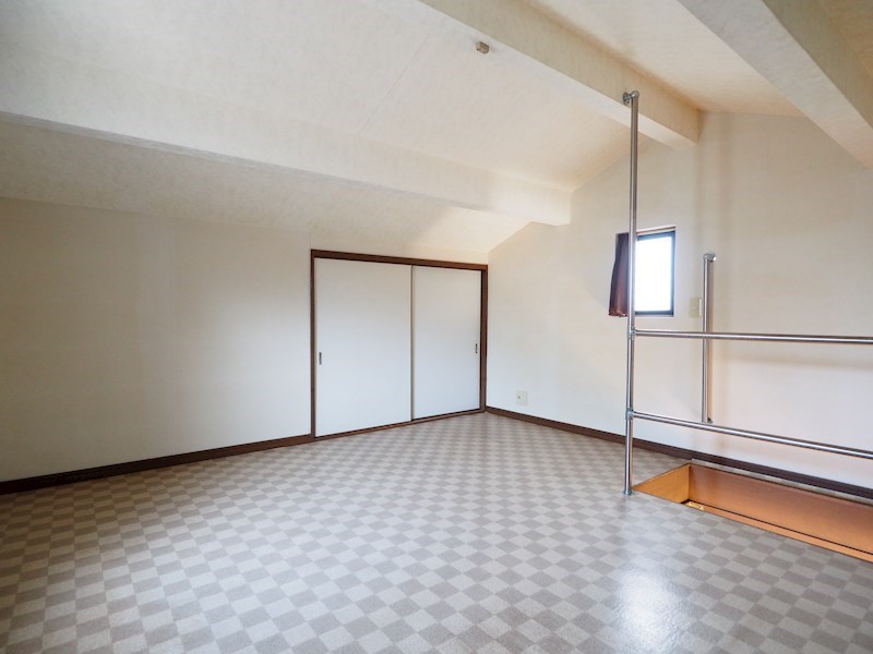 吉田牛ノ宮町貸家 ロフト