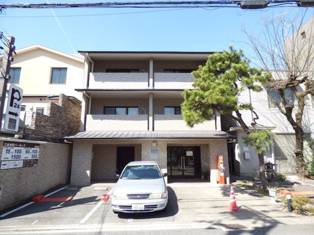 丸太町駅徒歩3分！人気の御所南エリア。【中京区・丸太町・1LDK】