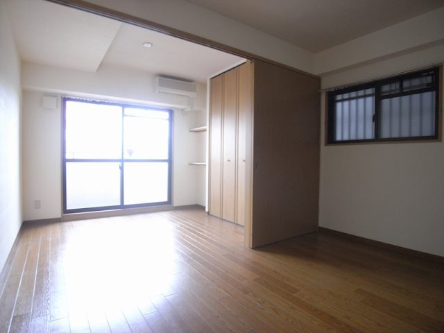 柔らかい光の北向きのお部屋。交通便利な立地。【中京区・烏丸四条・2DK】