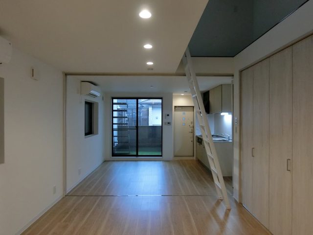 広いルーフバルコニー付き✨北大路駅徒歩すぐ、SOHO可【北区・北大路・1DK】